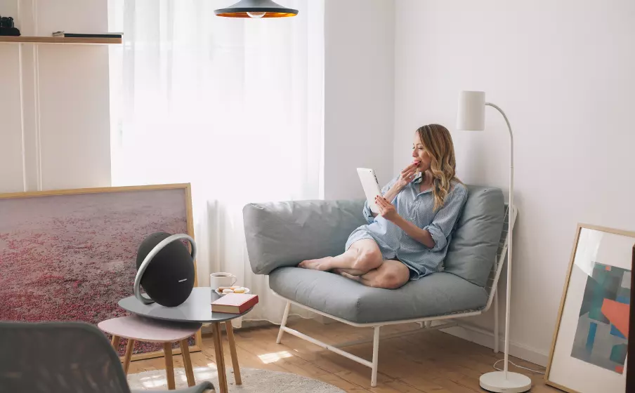 Premium sound quality of Harman Kardon Onyx Studio 8 Portable Wireless Speaker: Immerse yourself in music.