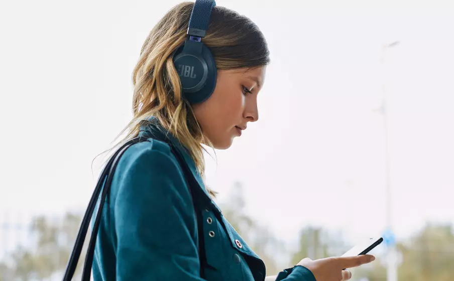 Upgrade your listening with the JBL Live 650BTNC over-ear headphones from Buytronics in Dubai, UAE.