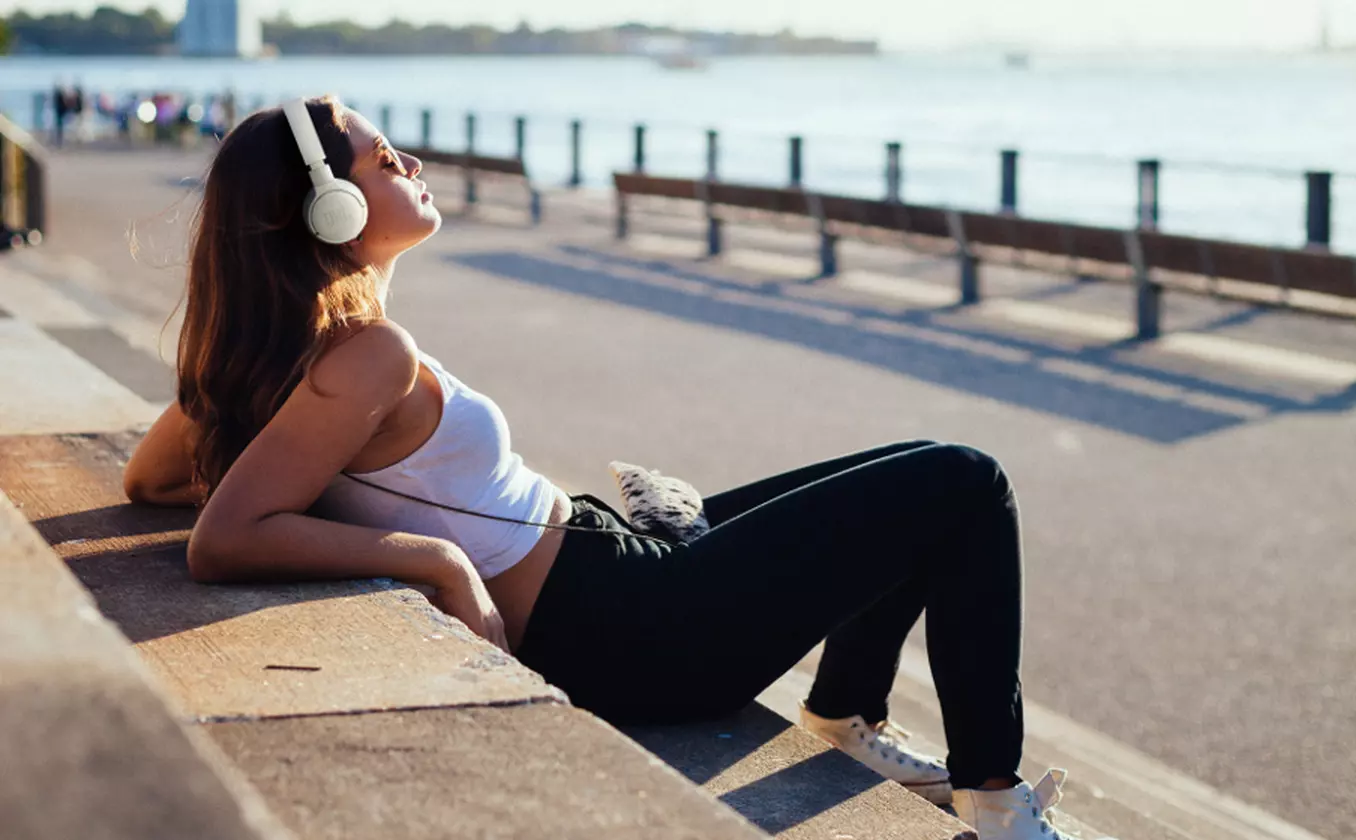 Enjoy long-lasting battery life with the JBL Tune 660NC available at Buytronics in Dubai, UAE.