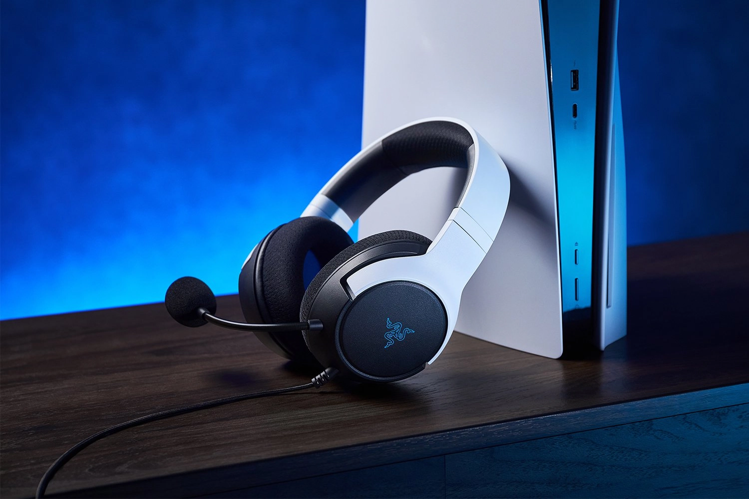 Cross-Platform Gaming Headset - Experience superior sound quality with the Razer Kaira X available at Buytronics in Dubai, UAE.