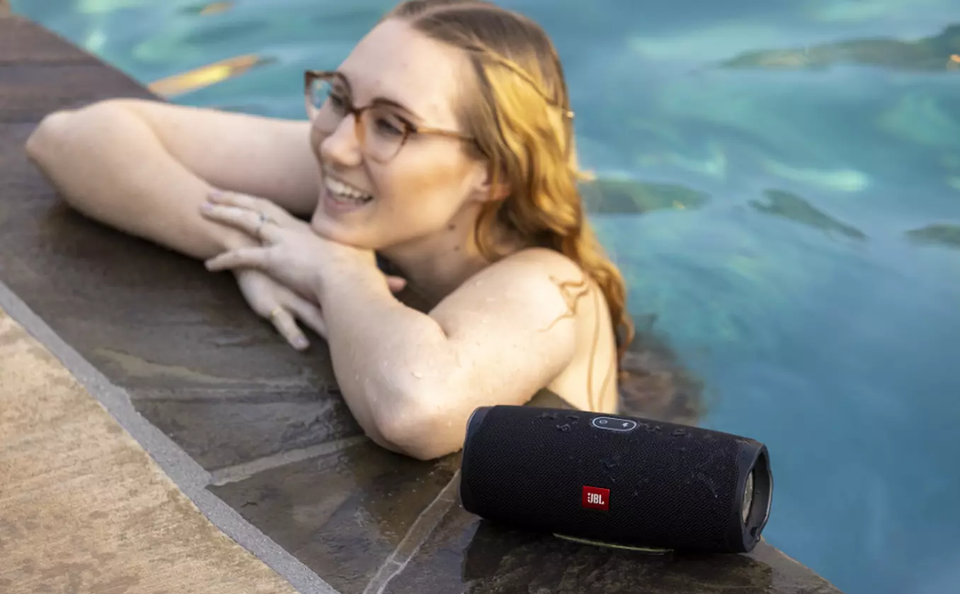 Take your music anywhere with the JBL Charge 4 from Buytronics in Dubai, UAE.