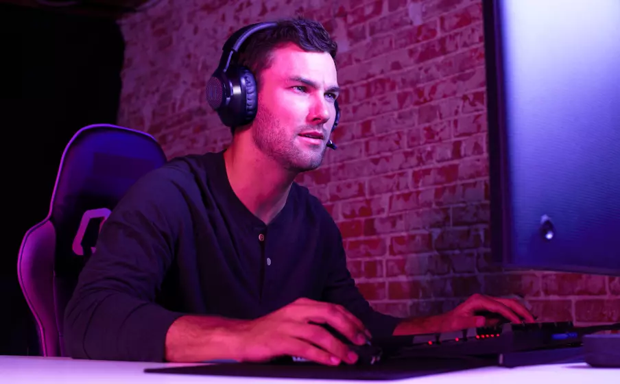 Elevate your gaming experience with the JBL Quantum 350 Wireless headset from Buytronics in Dubai, UAE.