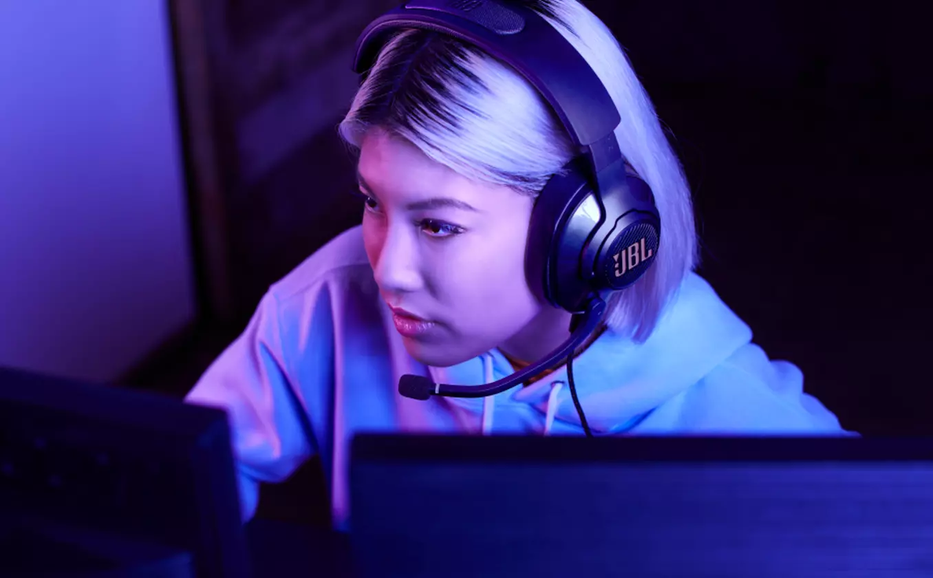 Experience immersive gaming with the JBL Quantum 400 headset from Buytronics in Dubai, UAE.