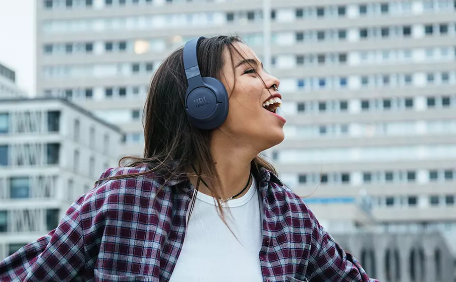 JBL Tune 720BT Black Wireless Headphones - Buytronics in Dubai, UAE 