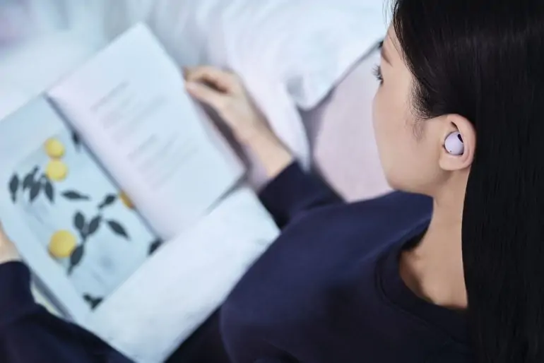 "Long-lasting battery life for uninterrupted listening with Samsung Galaxy Buds 3"
