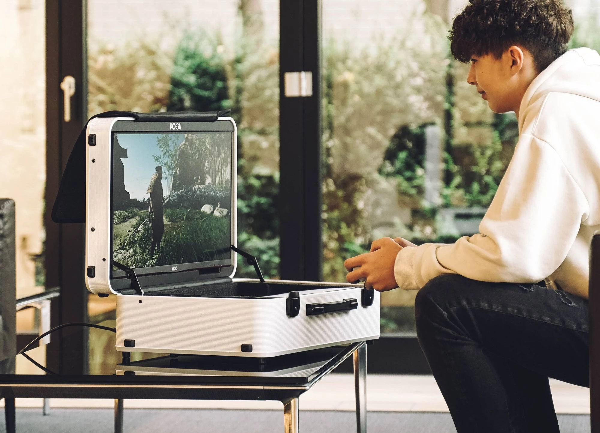 buytronics-indi gaming POGA LUX 24in Portable Monitor for PS5