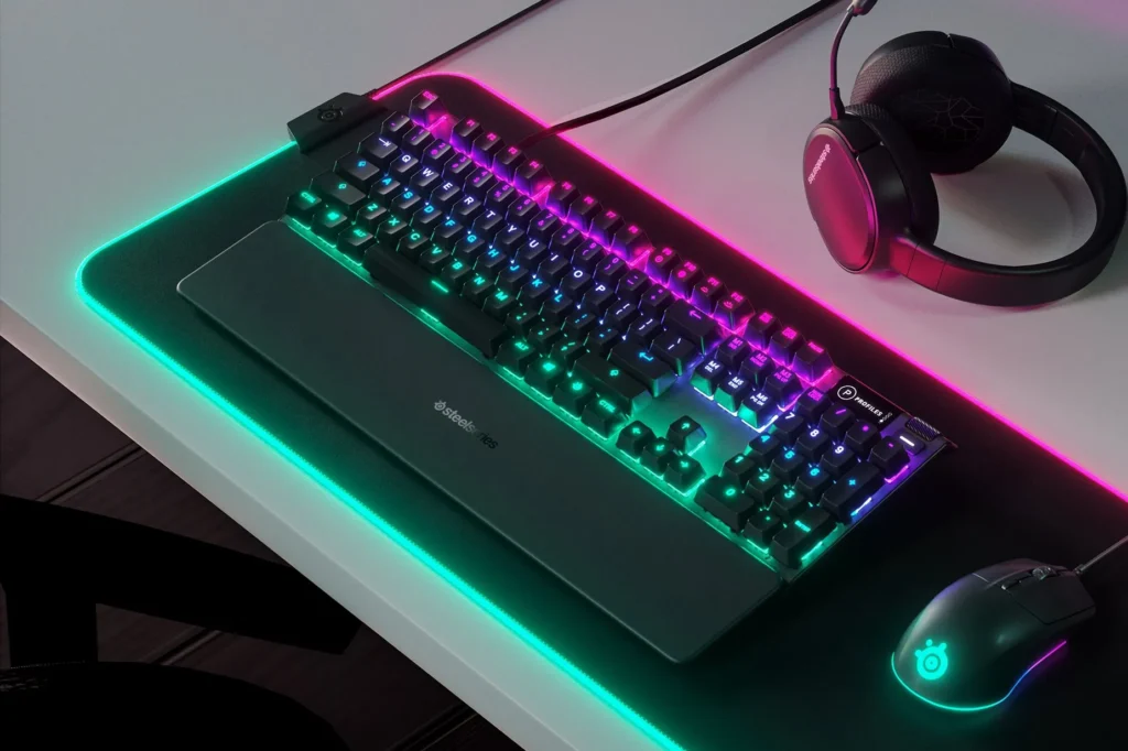 buytronics-SteelSeries - Apex 5 Hybrid Mechanical Gaming Keyboard with OLED Smart Display
