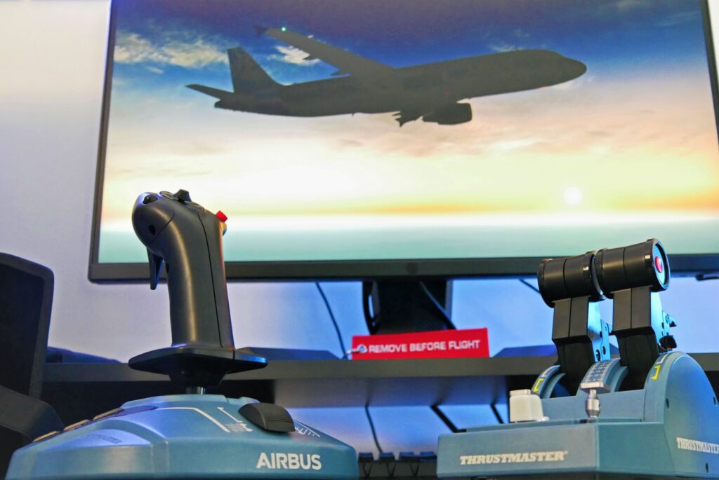buytronics-Thrustmaster TCA Officer Pack Airbus Edition Replicas of Airbus sidestick & throttle quadrant