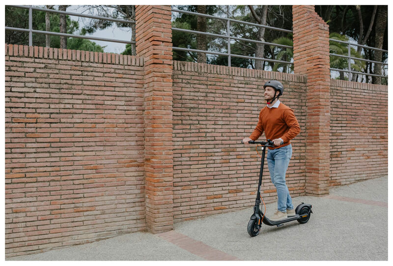 buytronics-Ninebot Kickscooter F2 Pro B Powered by Segway