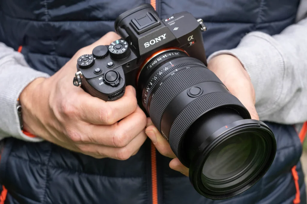 Sony Fe 24-70Mm F2.8 G Master Mid-Range Telephoto Prime Lens